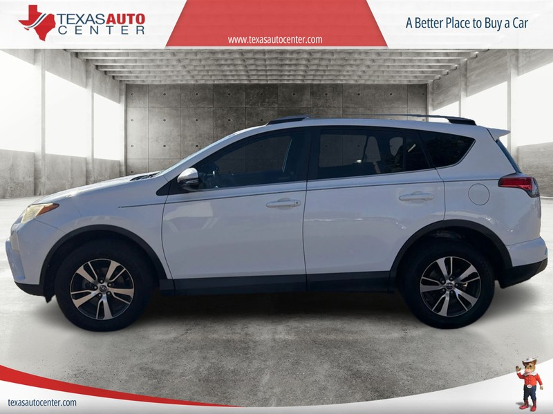 Toyota RAV4 Vehicle Full-screen Gallery Image 05