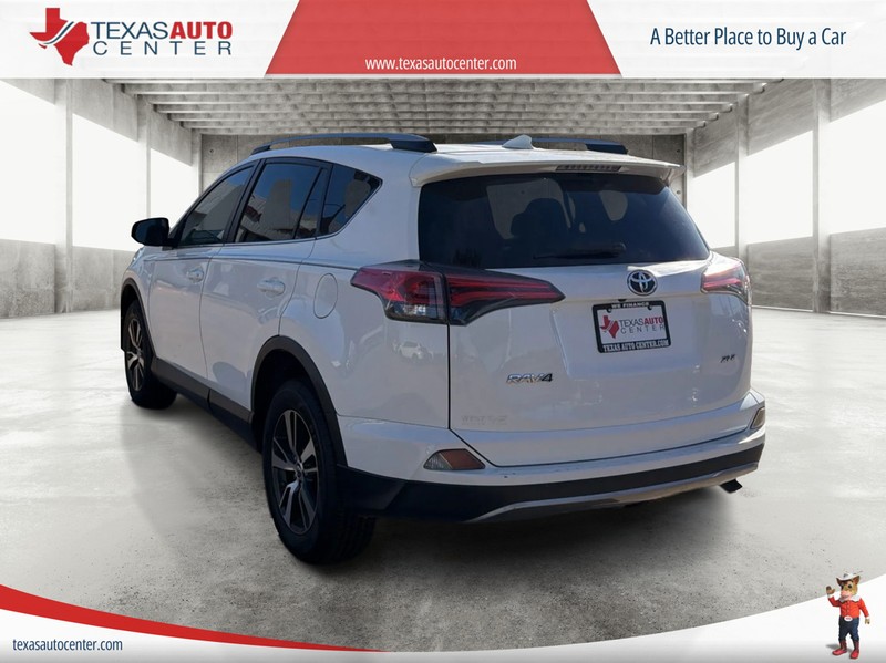 Toyota RAV4 Vehicle Full-screen Gallery Image 08