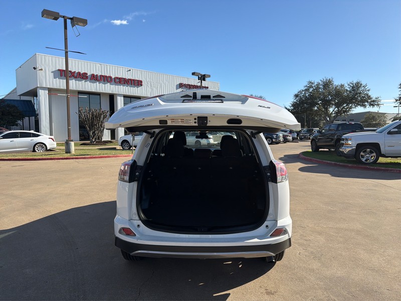 Toyota RAV4 Vehicle Full-screen Gallery Image 11