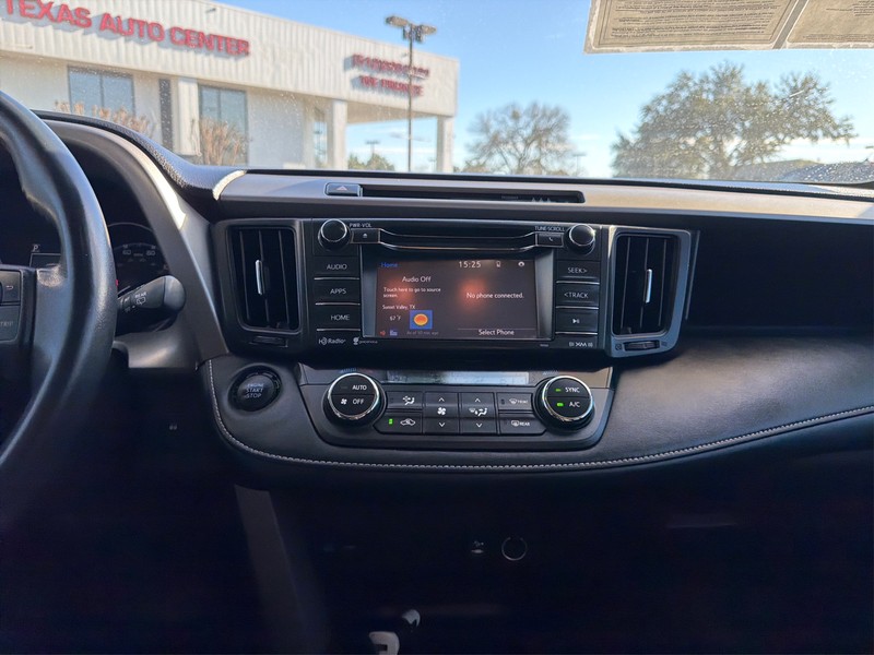 Toyota RAV4 Vehicle Full-screen Gallery Image 12