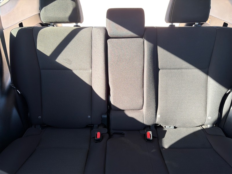 Toyota RAV4 Vehicle Full-screen Gallery Image 13