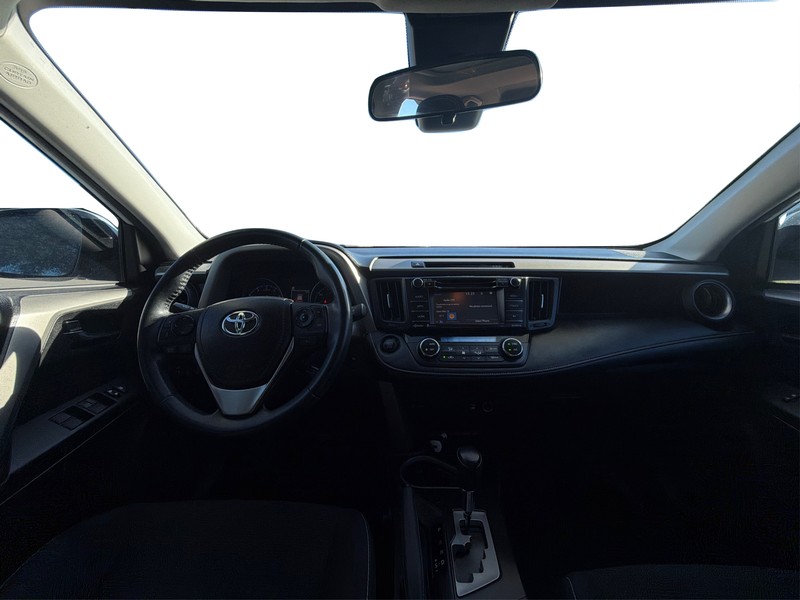 Toyota RAV4 Vehicle Full-screen Gallery Image 16