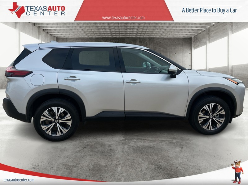 Nissan Rogue Vehicle Full-screen Gallery Image 4