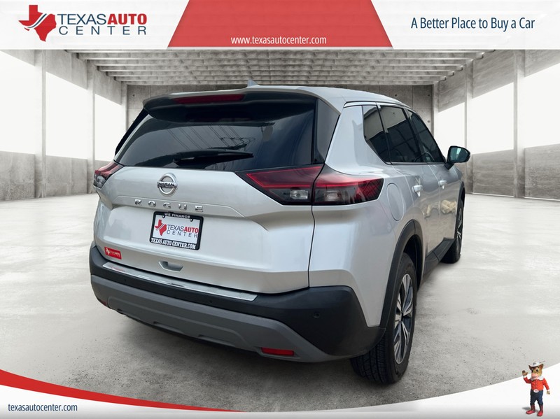 Nissan Rogue Vehicle Full-screen Gallery Image 7