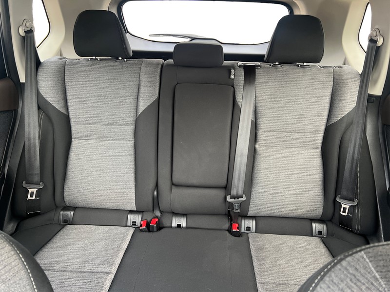 Nissan Rogue Vehicle Full-screen Gallery Image 13