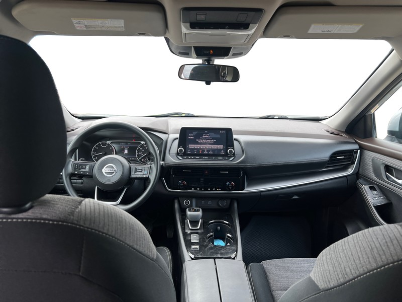 Nissan Rogue Vehicle Full-screen Gallery Image 15