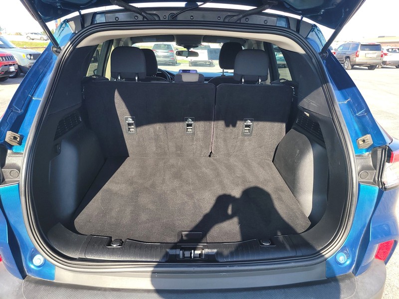 Ford Escape Vehicle Full-screen Gallery Image 10