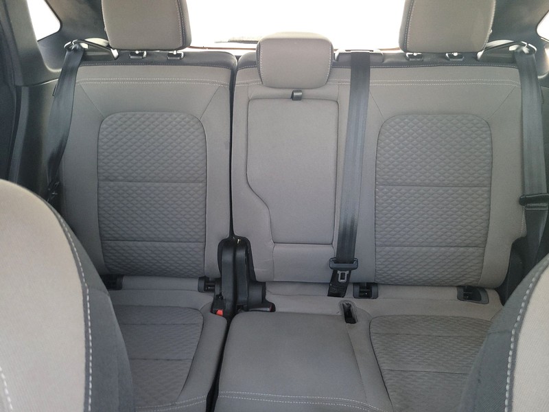 Ford Escape Vehicle Full-screen Gallery Image 12