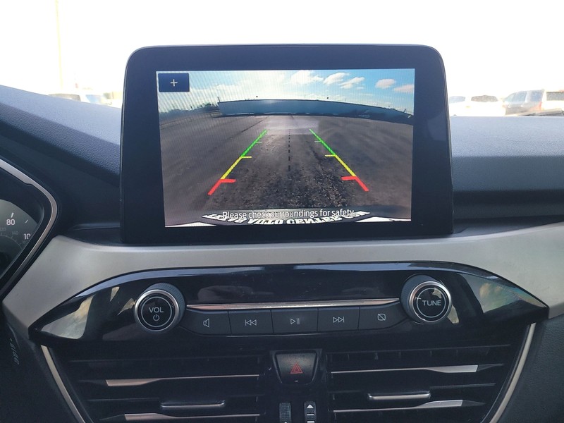 Ford Escape Vehicle Full-screen Gallery Image 16