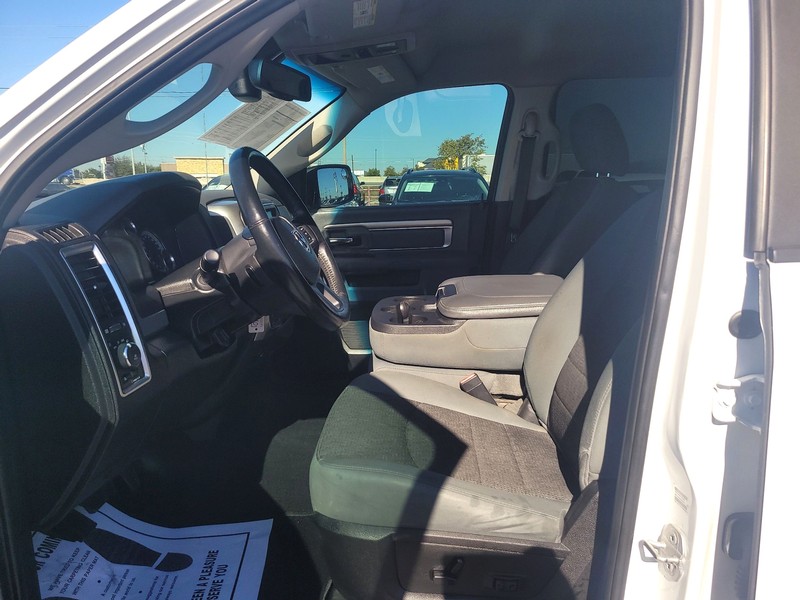 Ram 1500 Vehicle Full-screen Gallery Image 9