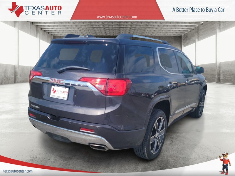 GMC Acadia Vehicle Full-screen Gallery Image 7