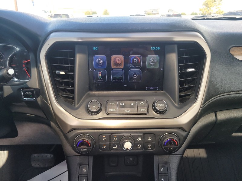 GMC Acadia Vehicle Full-screen Gallery Image 12