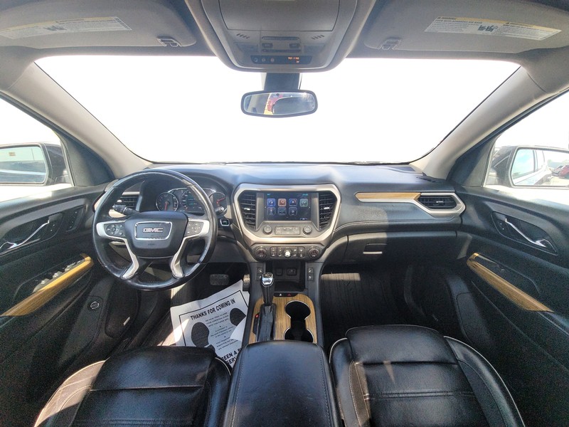 GMC Acadia Vehicle Full-screen Gallery Image 15