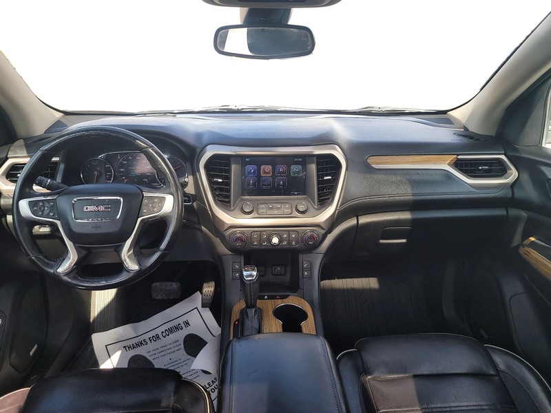 GMC Acadia Vehicle Full-screen Gallery Image 16