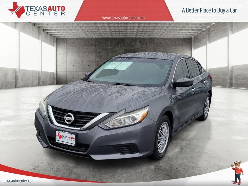 Nissan Altima Vehicle Full-screen Gallery Image 2