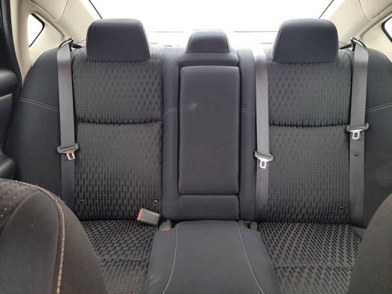 Nissan Altima Vehicle Full-screen Gallery Image 12