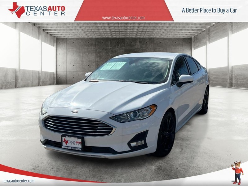 Ford Fusion Vehicle Full-screen Gallery Image 2