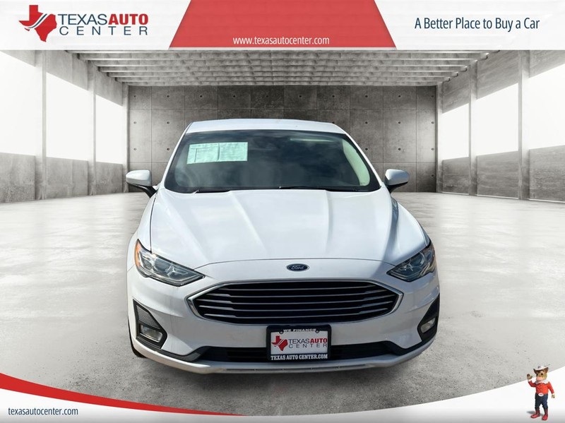 Ford Fusion Vehicle Full-screen Gallery Image 3