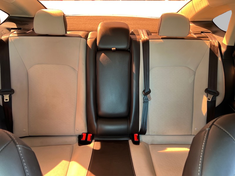 Ford Fusion Vehicle Full-screen Gallery Image 12