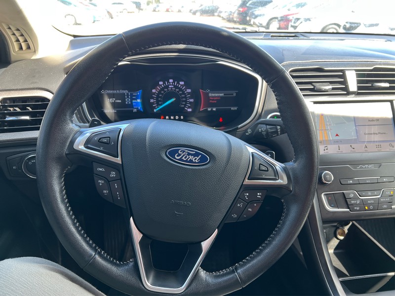 Ford Fusion Vehicle Full-screen Gallery Image 13