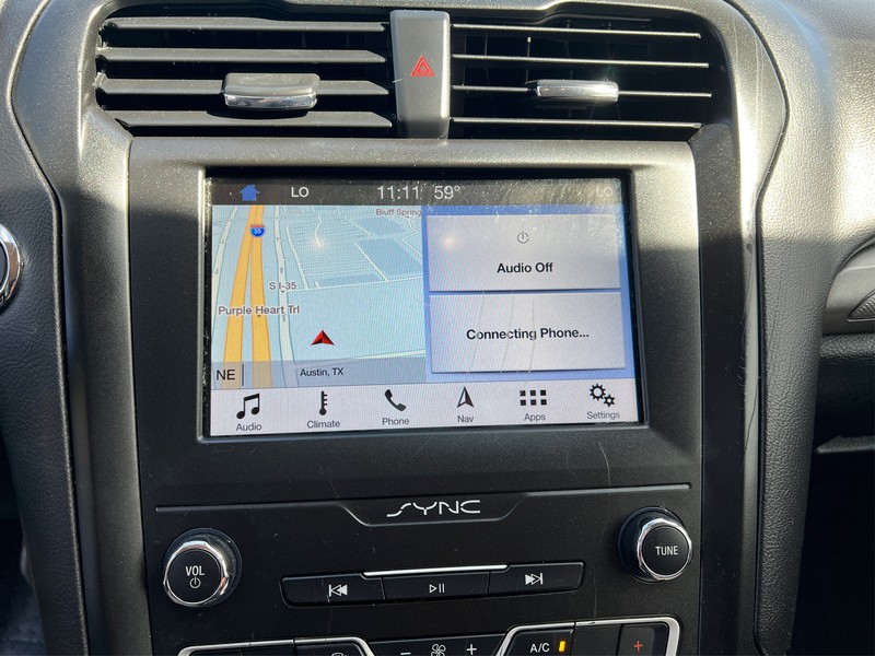 Ford Fusion Vehicle Full-screen Gallery Image 16