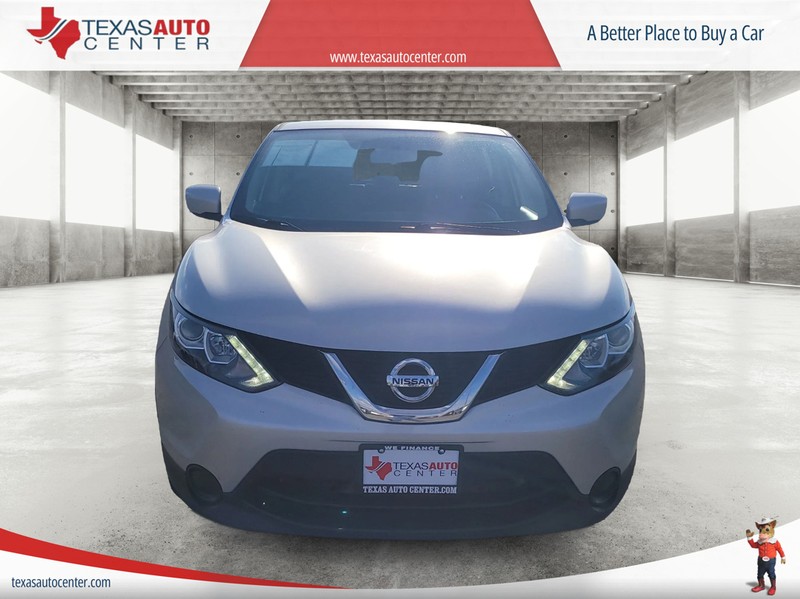 Nissan Rogue Sport Vehicle Full-screen Gallery Image 03