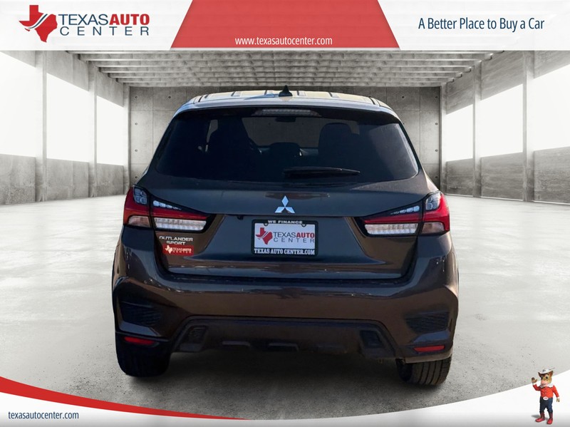 Mitsubishi Outlander Sport Vehicle Full-screen Gallery Image 06