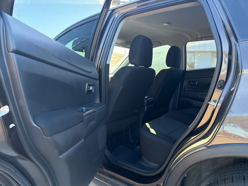 Mitsubishi Outlander Sport Vehicle Full-screen Gallery Image 10