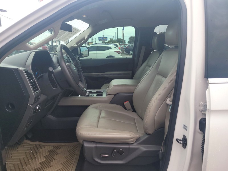 Ford Expedition Vehicle Full-screen Gallery Image 8