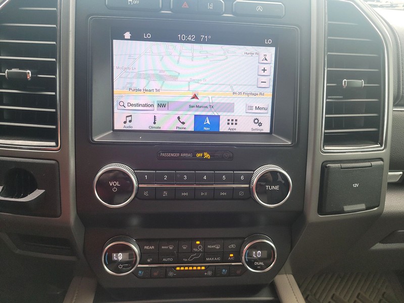 Ford Expedition Vehicle Full-screen Gallery Image 16