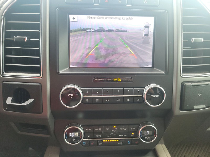 Ford Expedition Vehicle Full-screen Gallery Image 17