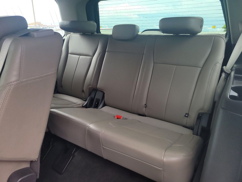 Ford Expedition Vehicle Full-screen Gallery Image 18