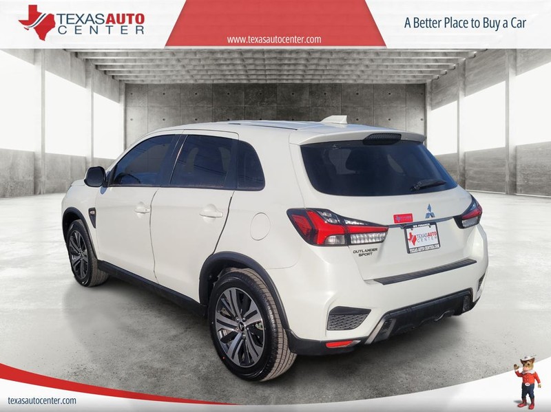 Mitsubishi Outlander Sport Vehicle Full-screen Gallery Image 8