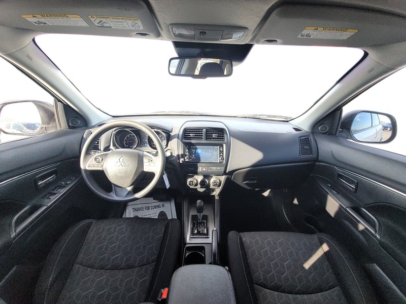 Mitsubishi Outlander Sport Vehicle Full-screen Gallery Image 15