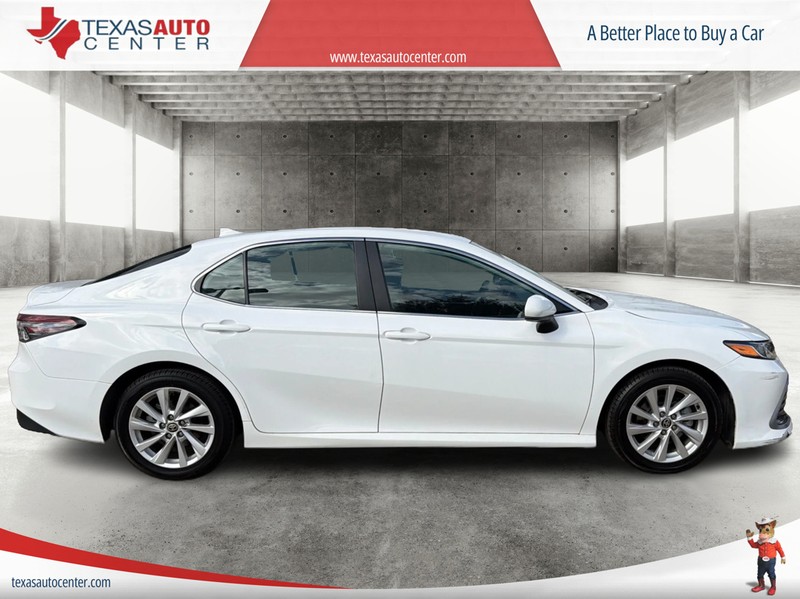 Toyota Camry Vehicle Full-screen Gallery Image 04