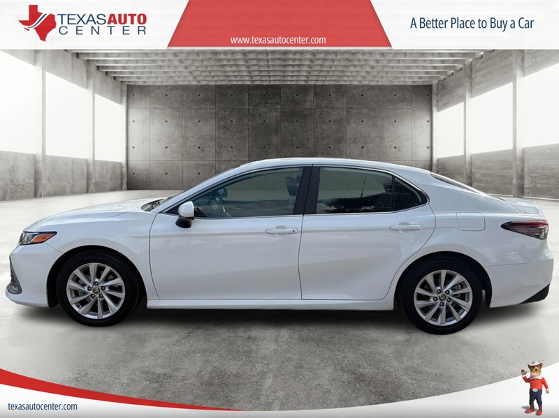 Toyota Camry Vehicle Full-screen Gallery Image 05