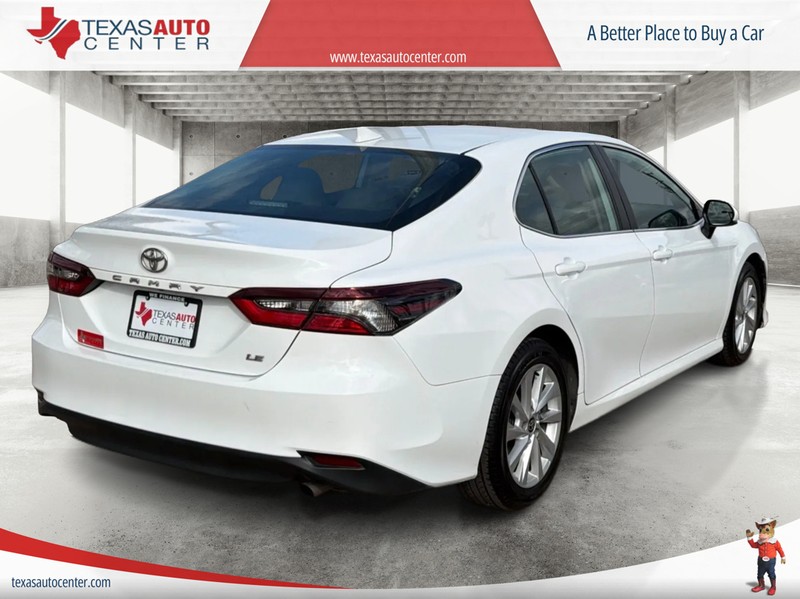 Toyota Camry Vehicle Full-screen Gallery Image 07