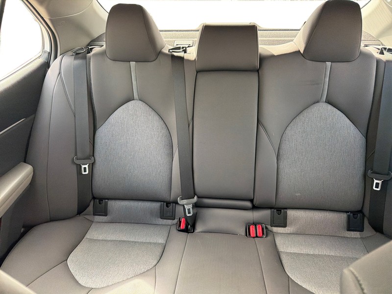 Toyota Camry Vehicle Full-screen Gallery Image 13