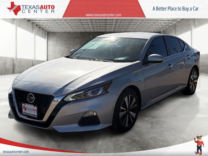 Nissan Altima Vehicle Full-screen Gallery Image 02