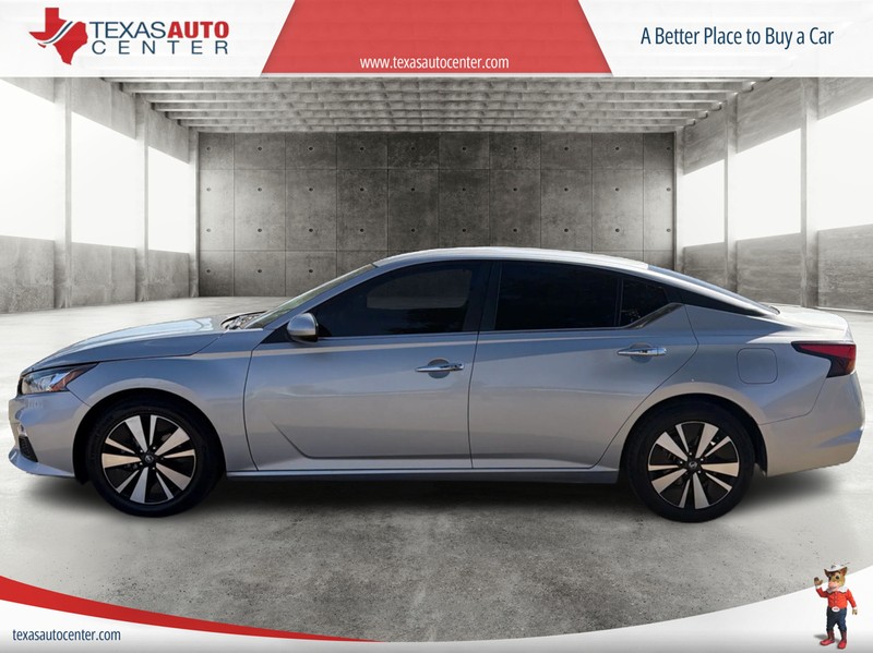 Nissan Altima Vehicle Full-screen Gallery Image 05