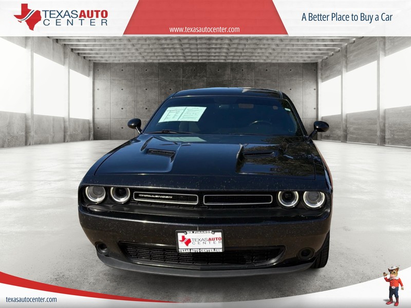 Dodge Challenger Vehicle Full-screen Gallery Image 03