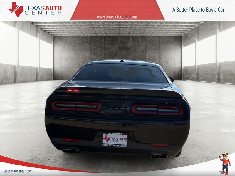 Dodge Challenger Vehicle Full-screen Gallery Image 06