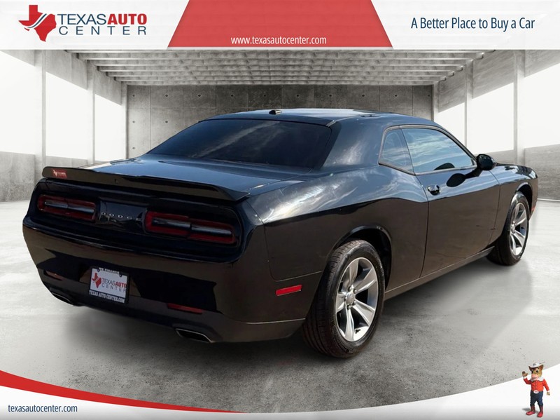 Dodge Challenger Vehicle Full-screen Gallery Image 07
