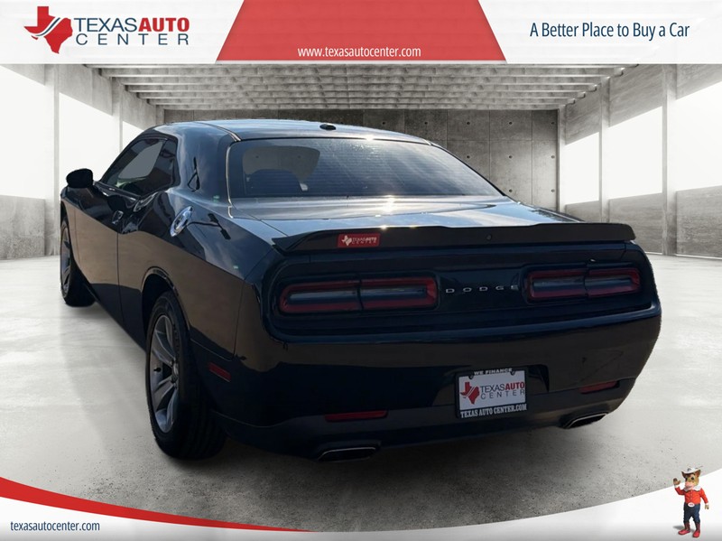 Dodge Challenger Vehicle Full-screen Gallery Image 08