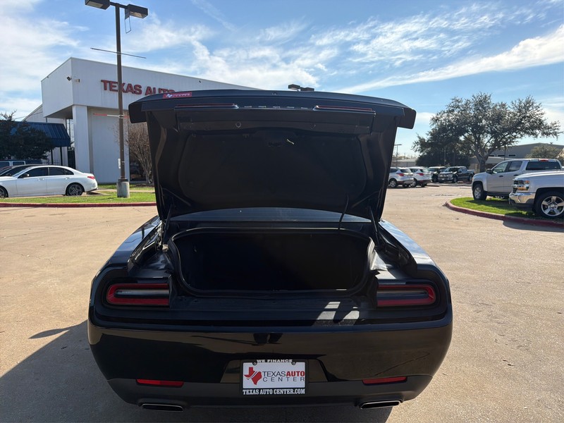 Dodge Challenger Vehicle Full-screen Gallery Image 10