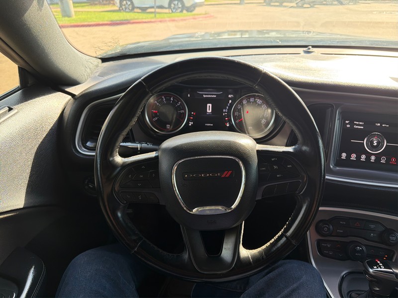 Dodge Challenger Vehicle Full-screen Gallery Image 13