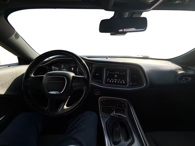 Dodge Challenger Vehicle Full-screen Gallery Image 14