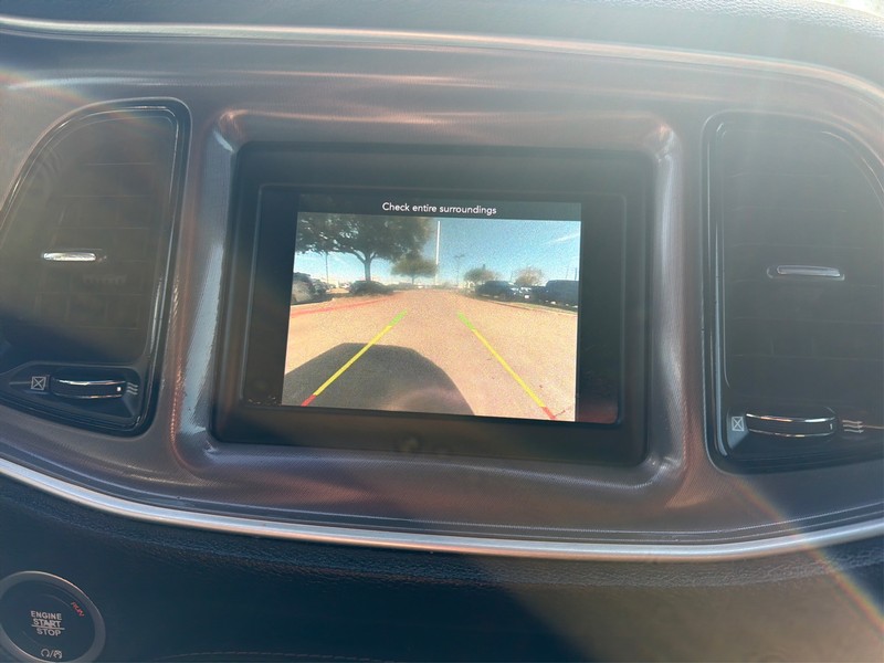 Dodge Challenger Vehicle Full-screen Gallery Image 16