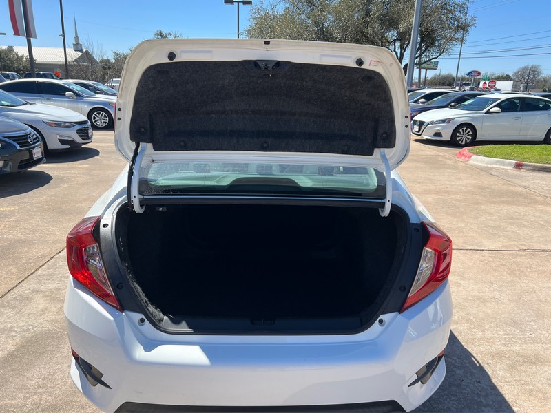 Honda Civic Sedan Vehicle Full-screen Gallery Image 9