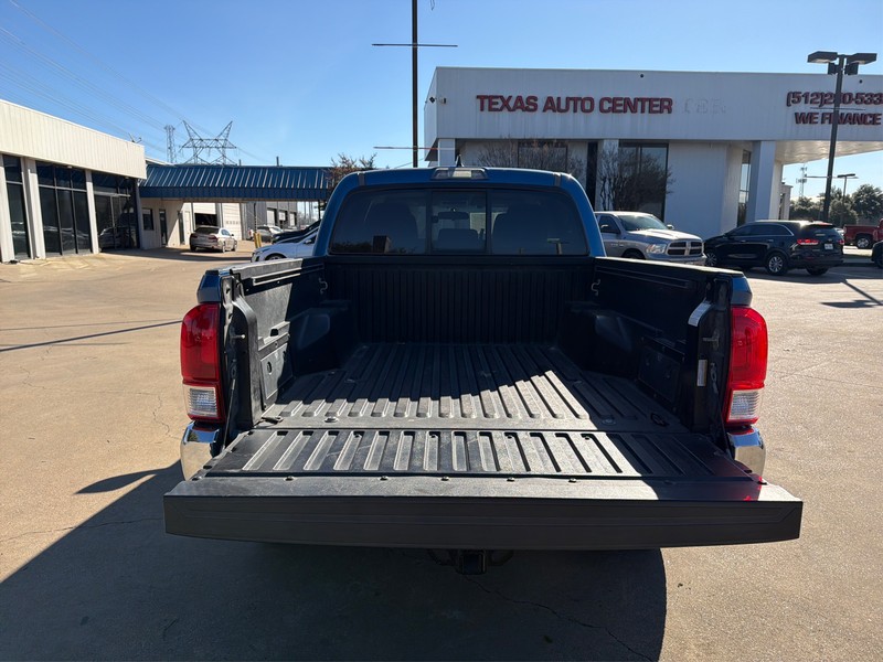 Toyota Tacoma Vehicle Full-screen Gallery Image 11